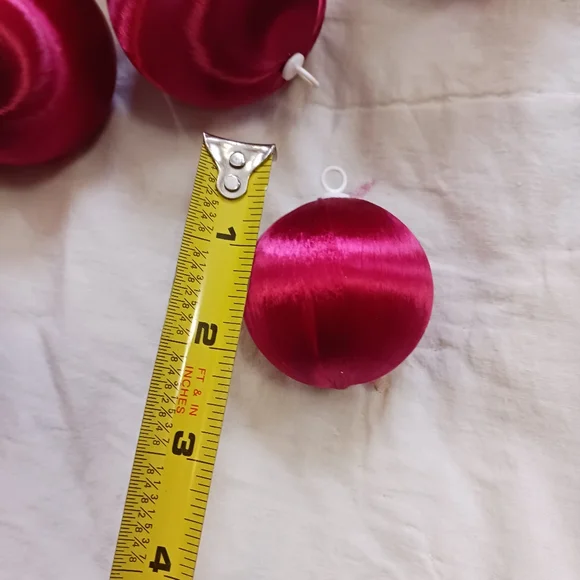 Vintage Lot Of 19 Red Christmas Ornaments Satin Spun Balls Holiday Christmas - Picture 8 of 10